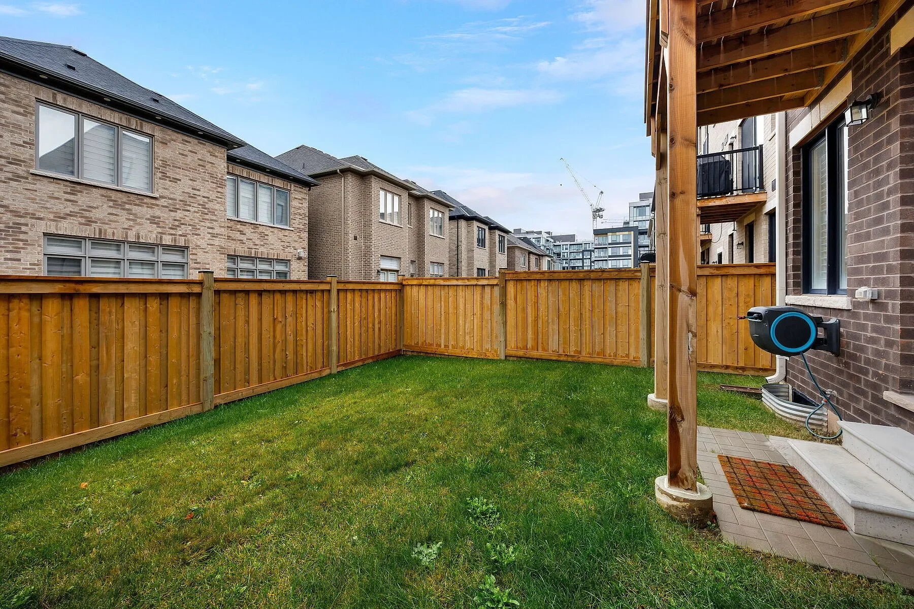Exterior photo 5