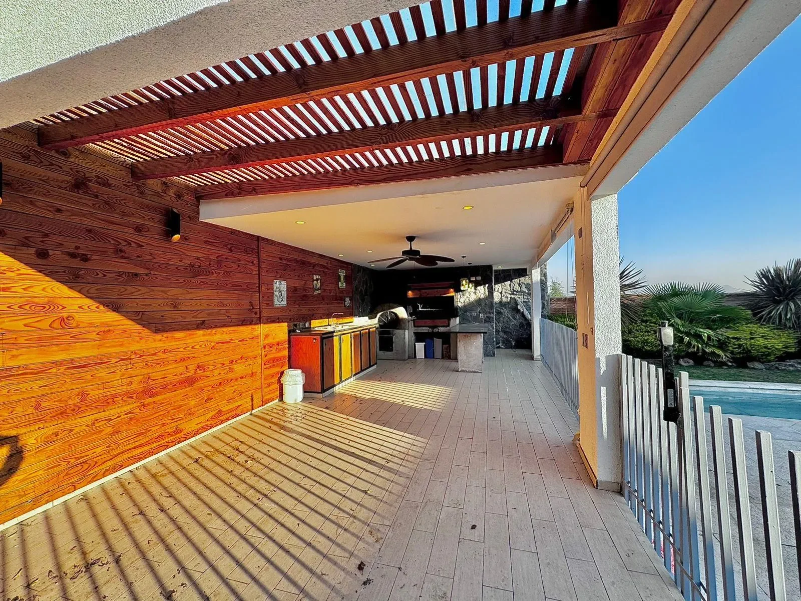 Exterior photo 3
