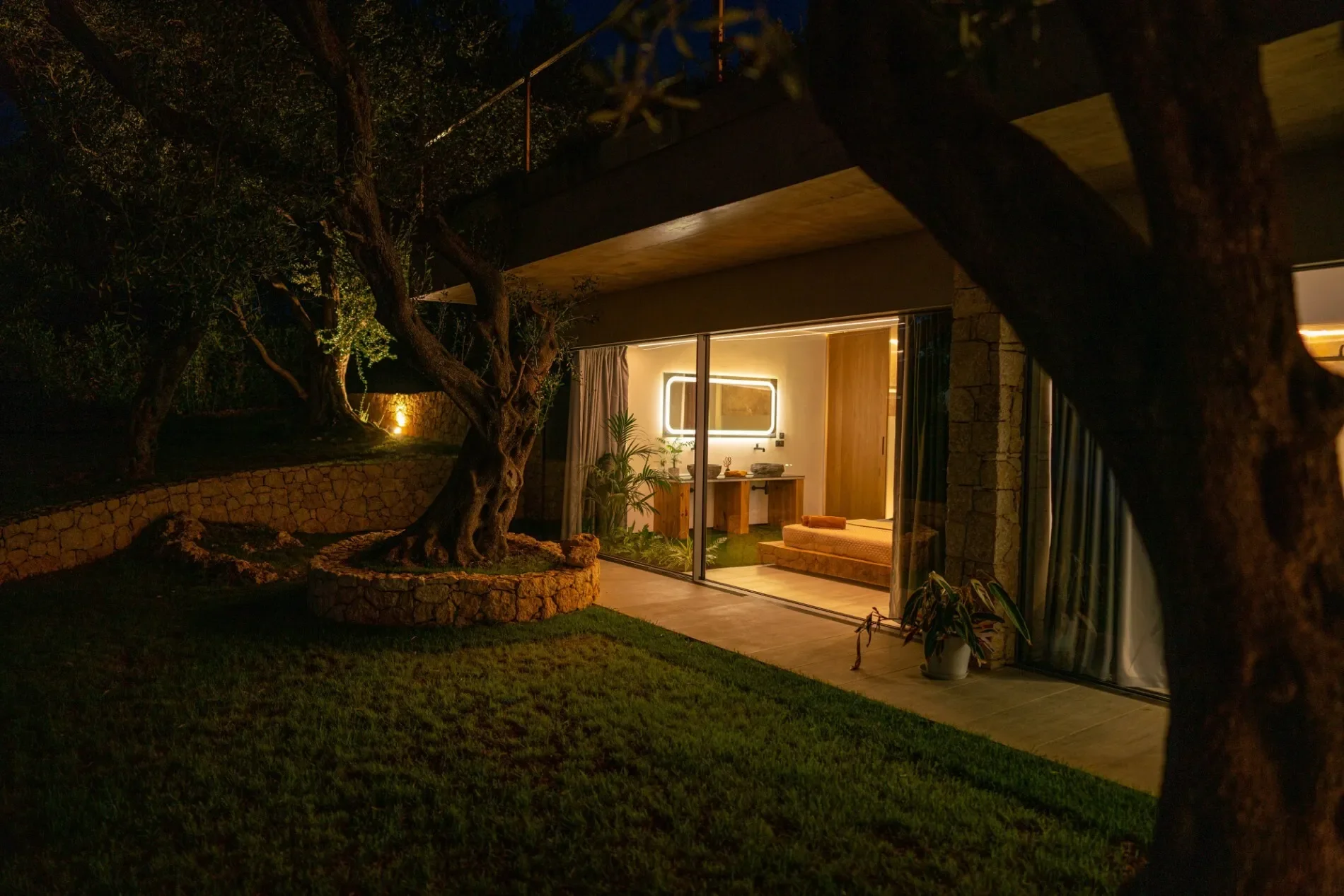Exterior photo 3