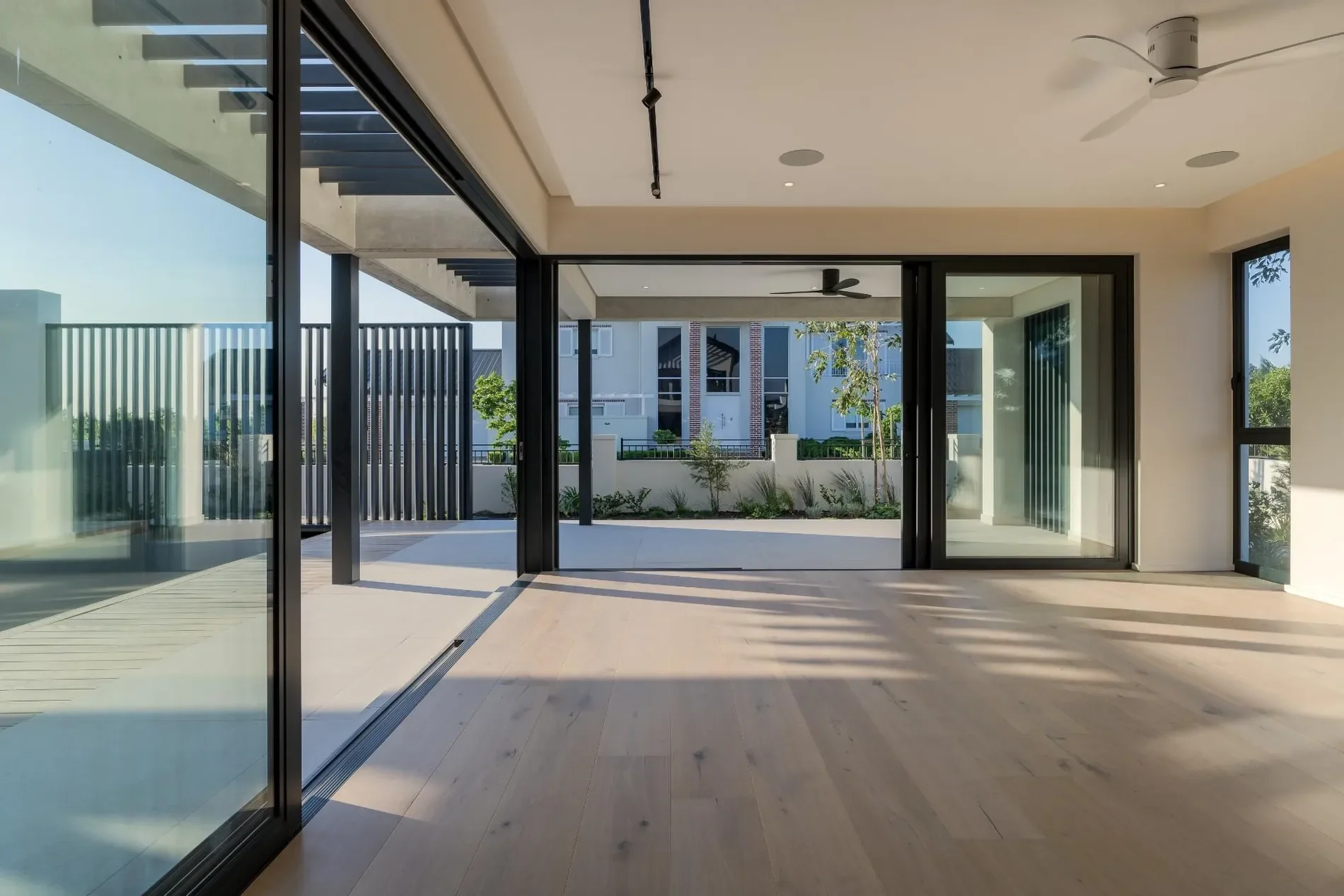 Exterior photo 7