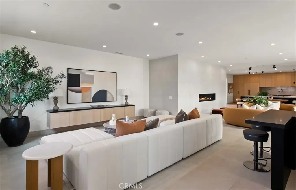 1210 Kings Rd, Newport Beach, California, United States. - Hero Image