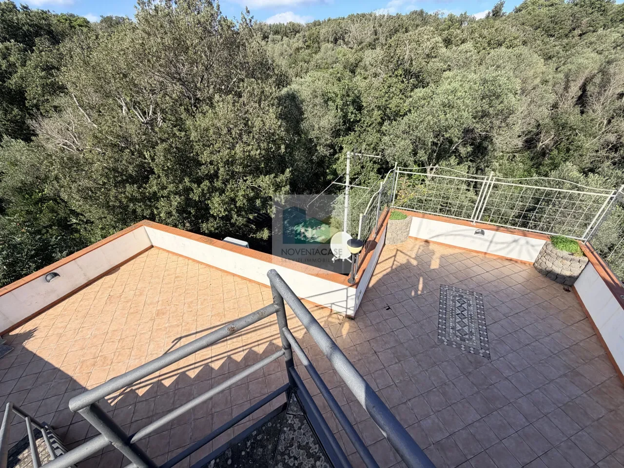 Exterior photo 4
