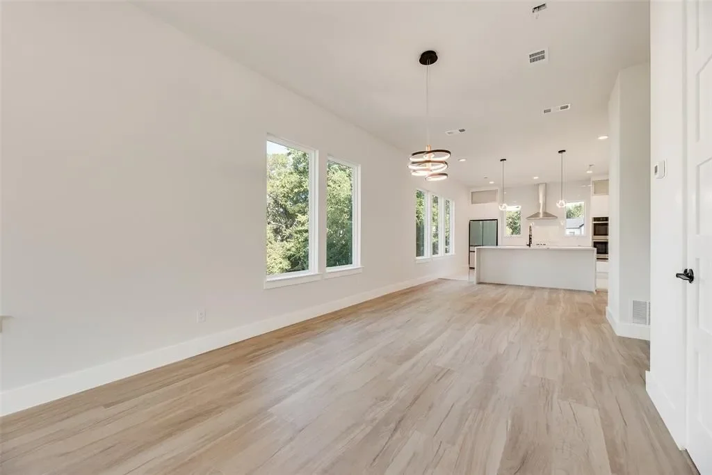 1121 Muncie Avenue, Dallas, Texas, United States. - Photo 9