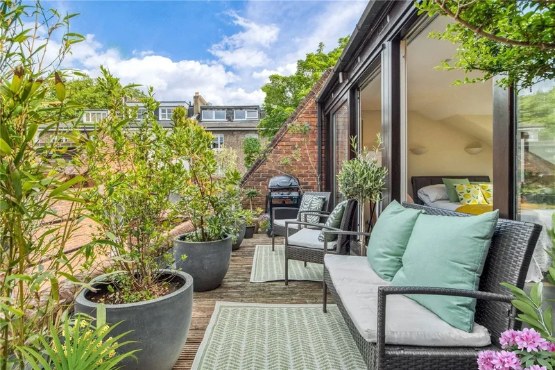 4 bedroom Semi-Detached House for sale in London
