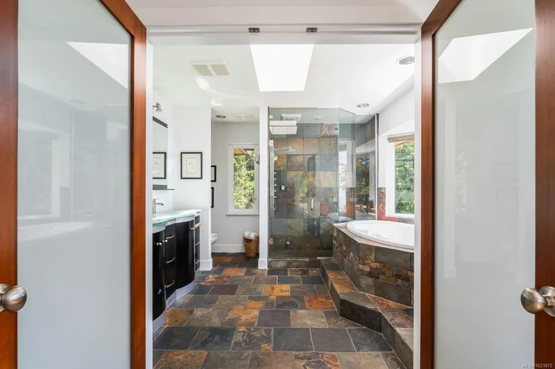5605 Parker Ave, Saanich, British Columbia, Canada. - Photo 40