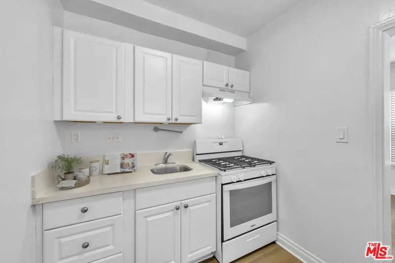 2694 James M Wood Boulevard, Los Angeles, California, United States. - Photo 3