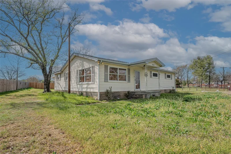 924 Fox Lane Road, Azle, TX 76020, Azle, Texas, United States. - Photo 28