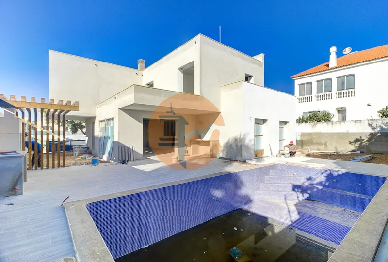 4 bedroom detached villa with pool under construction
