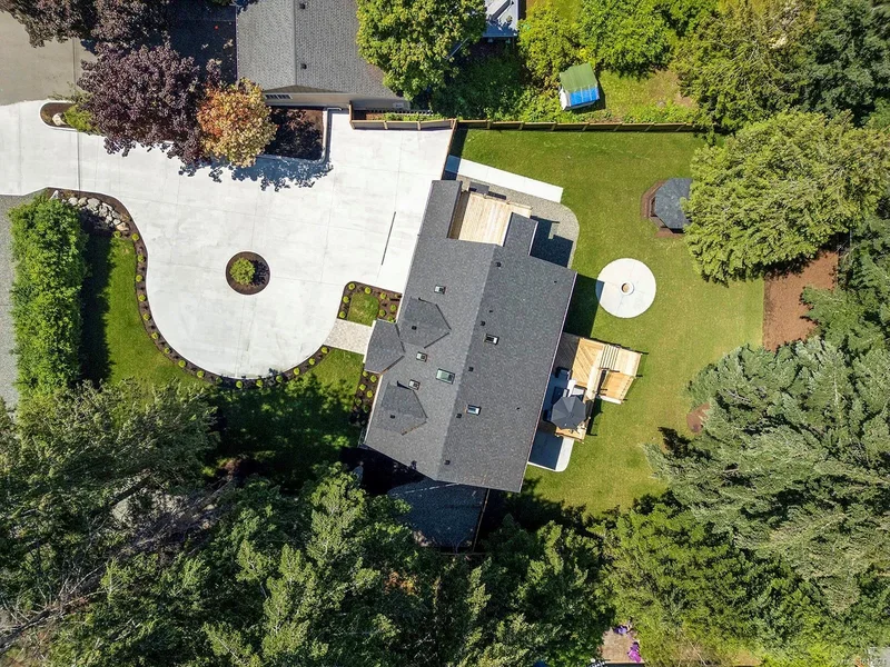 177 Sunningdale Rd E, Qualicum Beach, British Columbia, Canada. - Photo 68