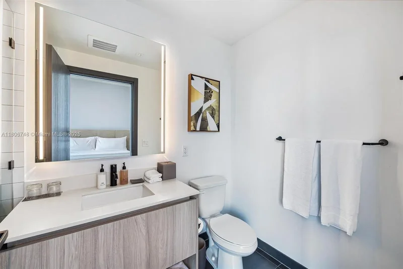 398 NE 5th St, Miami, FL 33132, Miami, Florida, United States. - Photo 11