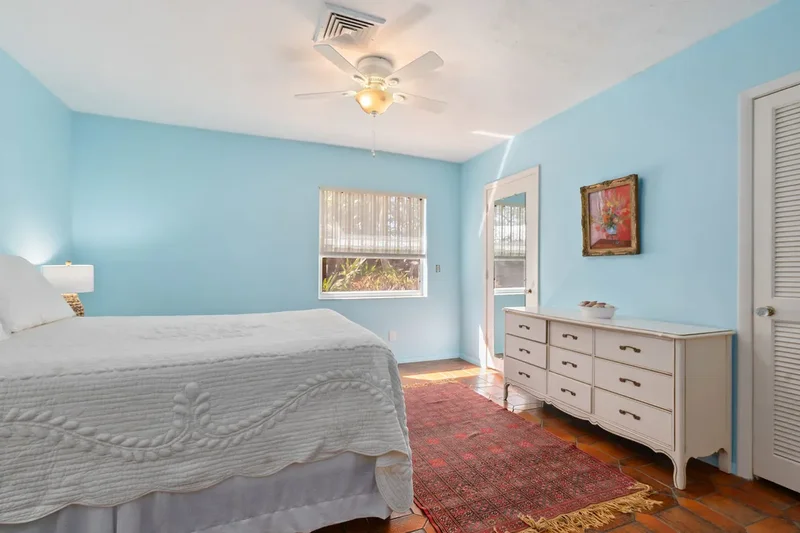 1049 N Casey Key Road, Osprey, FL 34229, Osprey, Florida, United States. - Photo 17