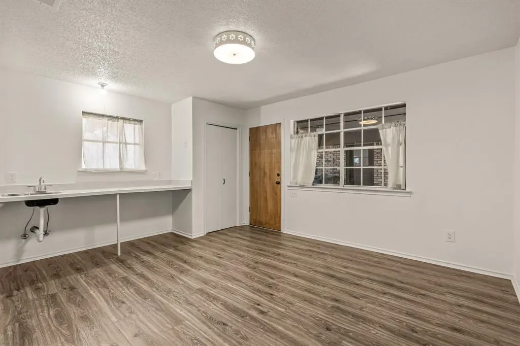 5300 Northcrest Road, Fort Worth, Texas, United States. - Photo 10