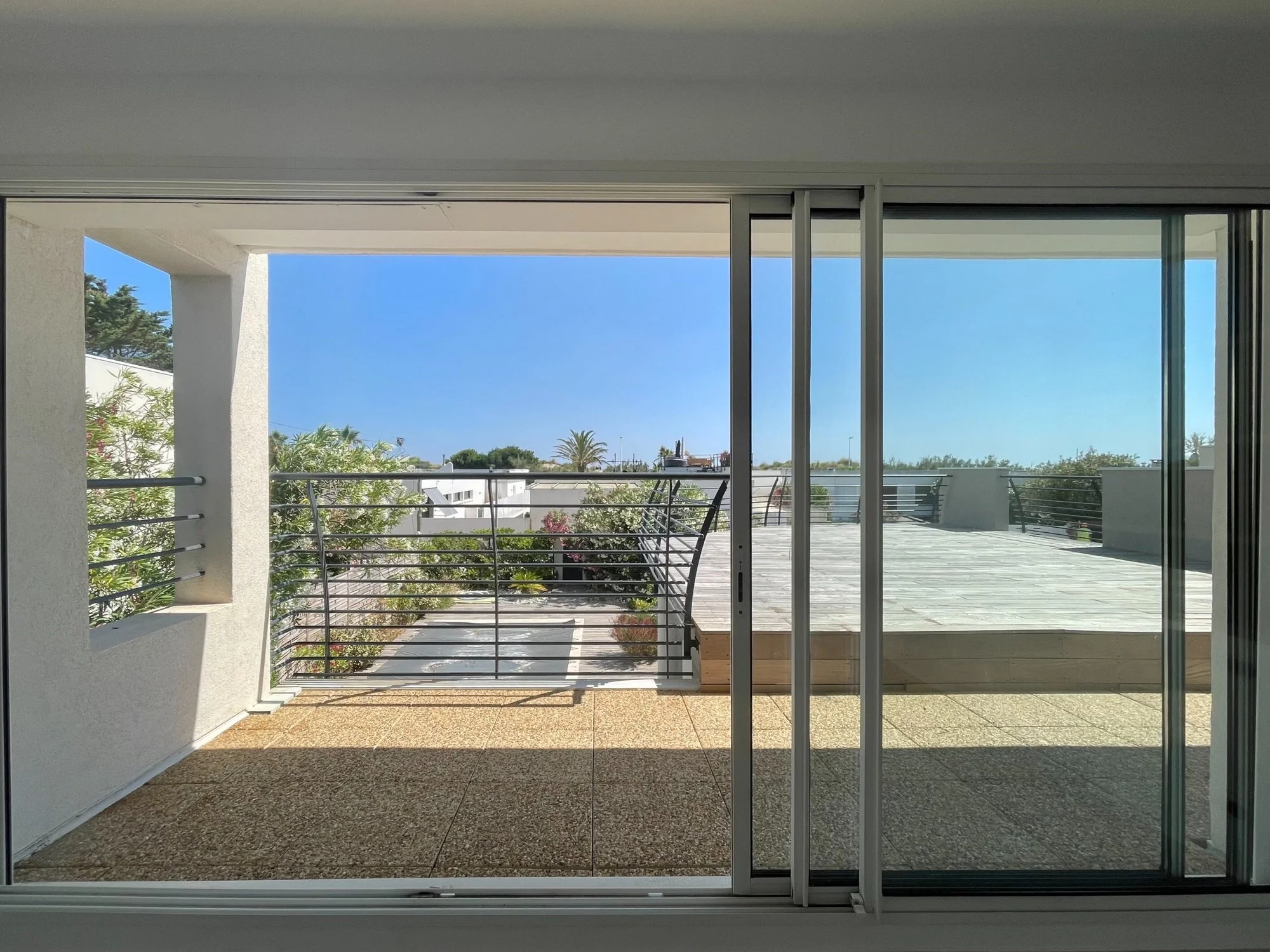 Exterior photo 8