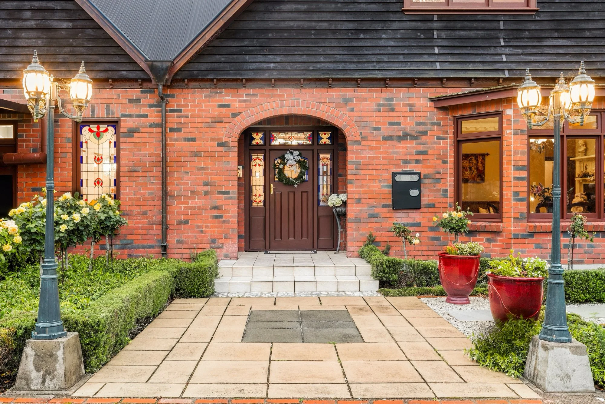Exterior photo 6