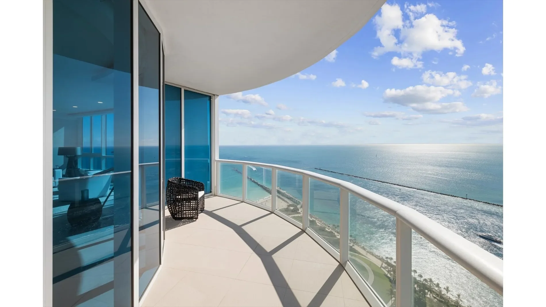 100 S Pointe Dr, Miami Beach, Florida, United States. - Photo 32