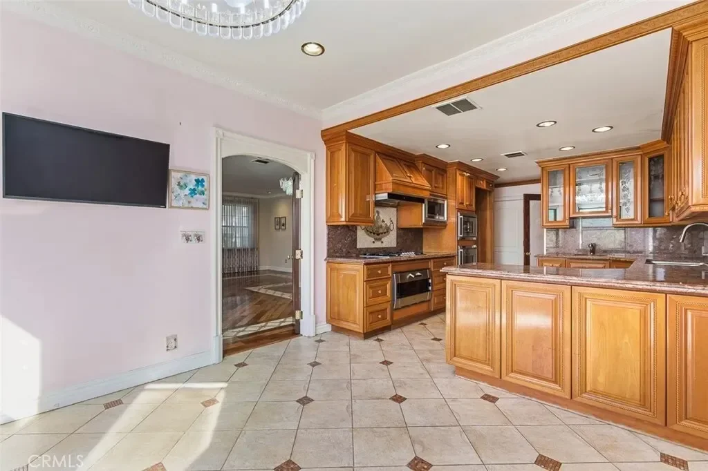 56 N Arroyo, Altadena, California, United States. - Photo 8