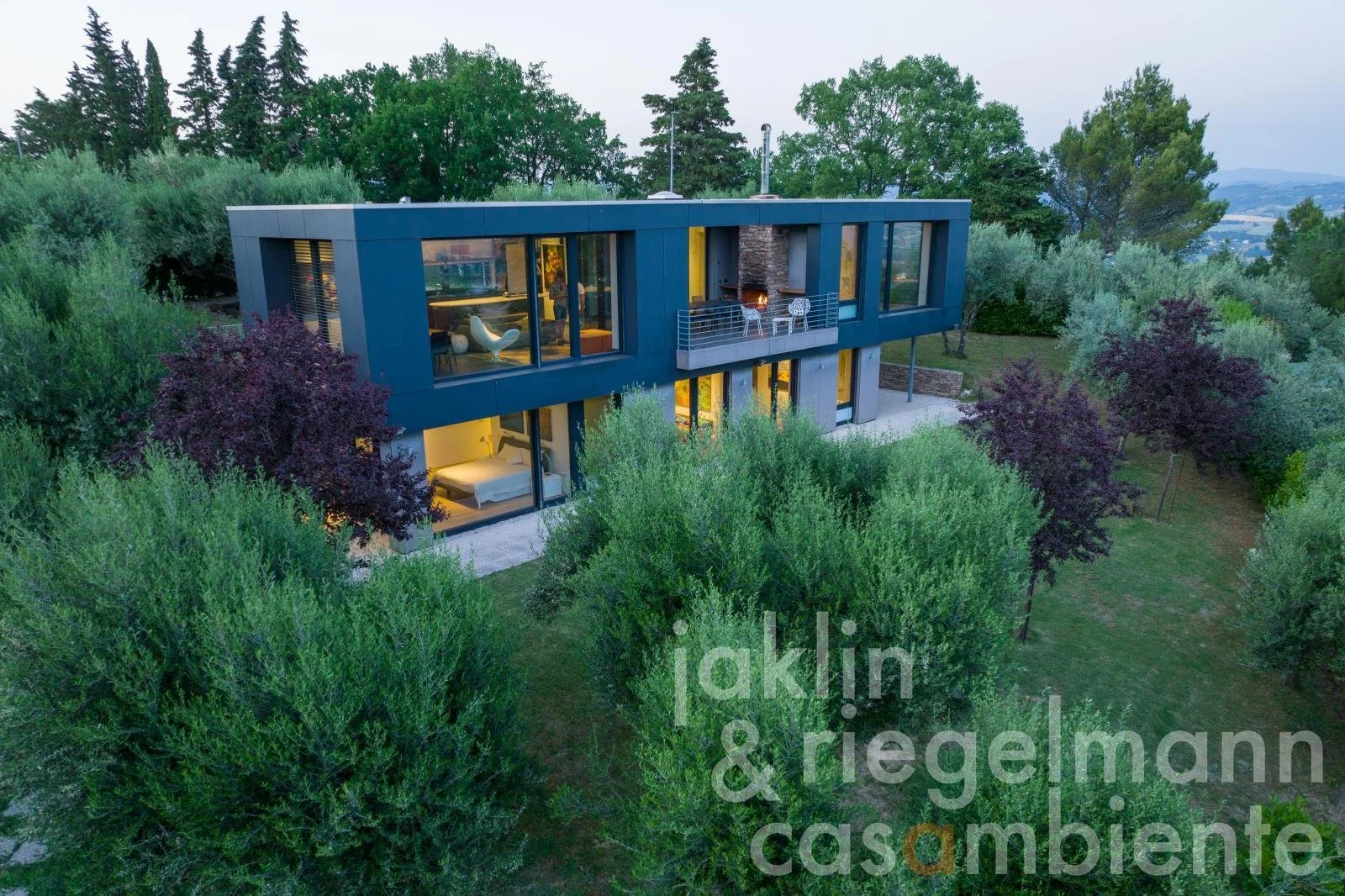 Exterior photo 2
