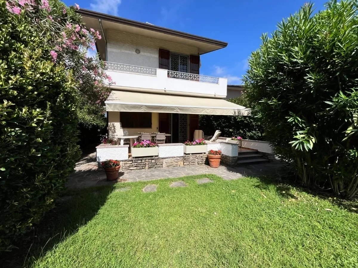 Exterior photo 5