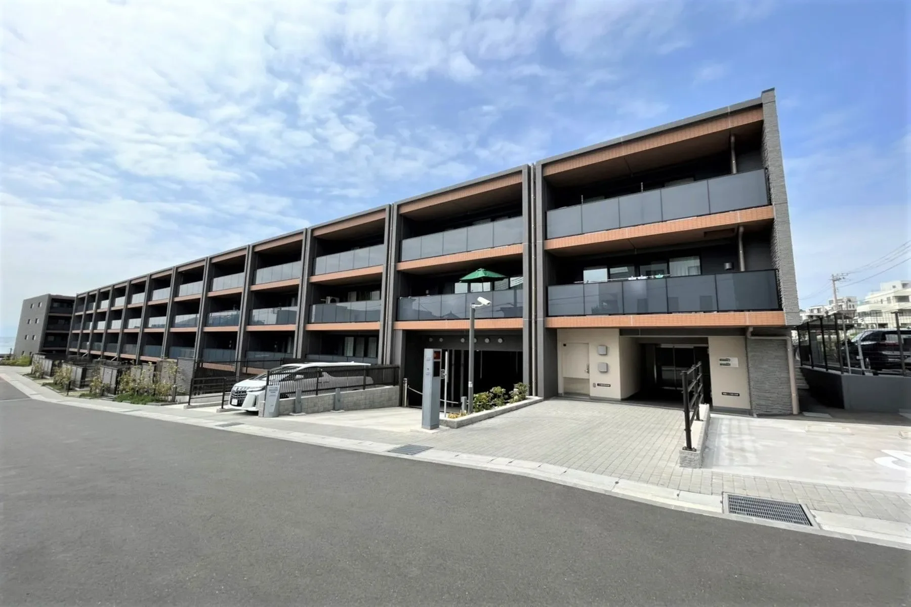 Exterior photo 1