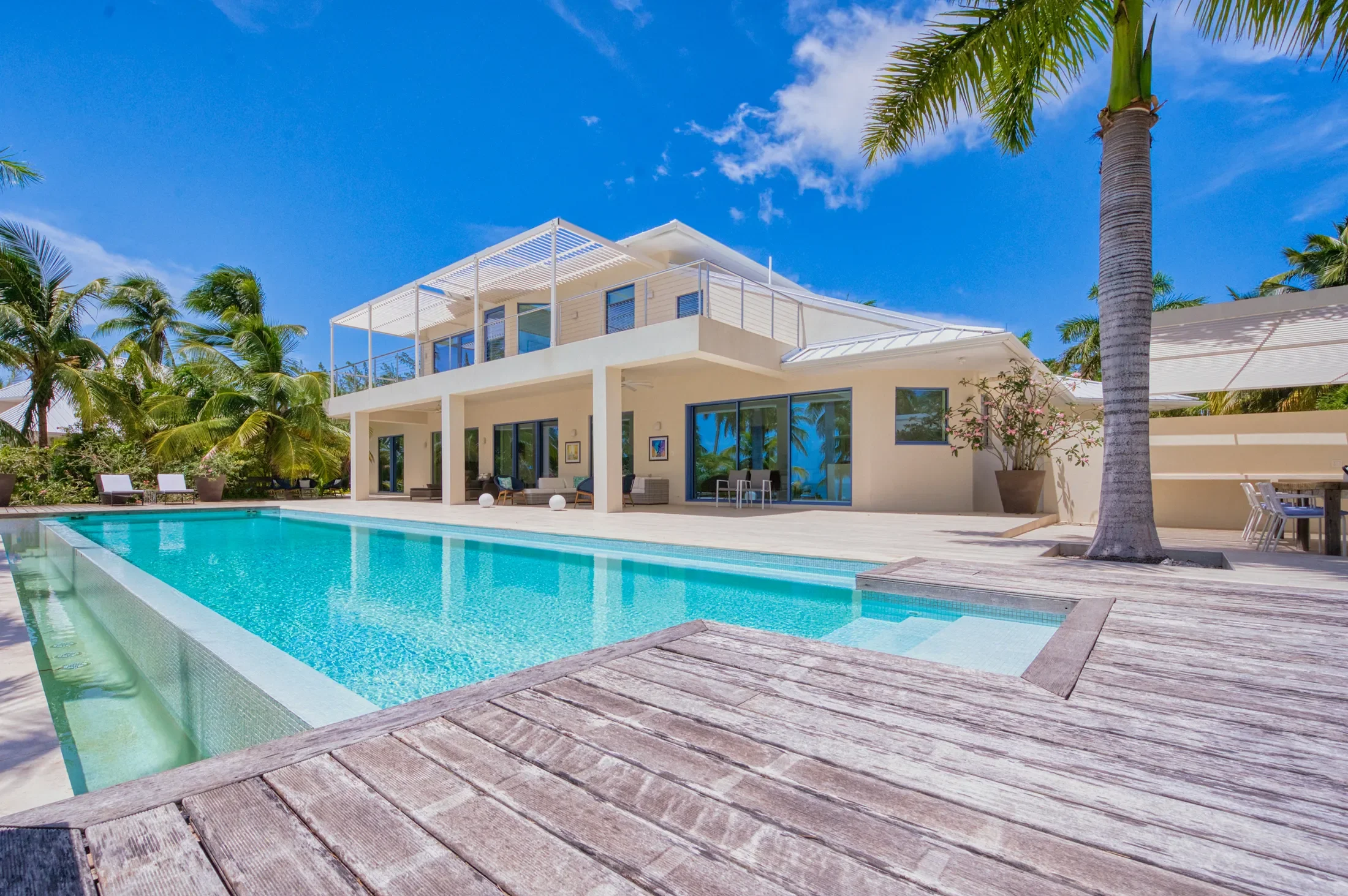 Exterior photo 4