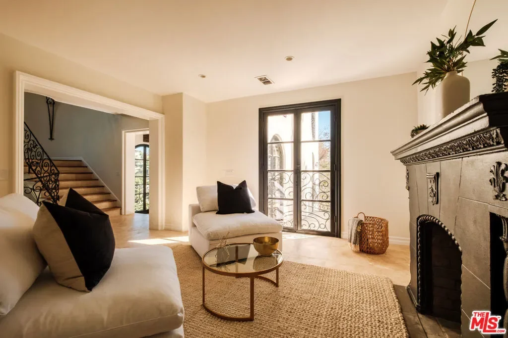 1301 N Beverly Drive, Beverly Hills, California, United States. - Photo 3
