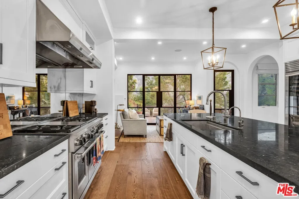 2382 Live Oak Meadows Road, Malibu, California, United States. - Photo 10