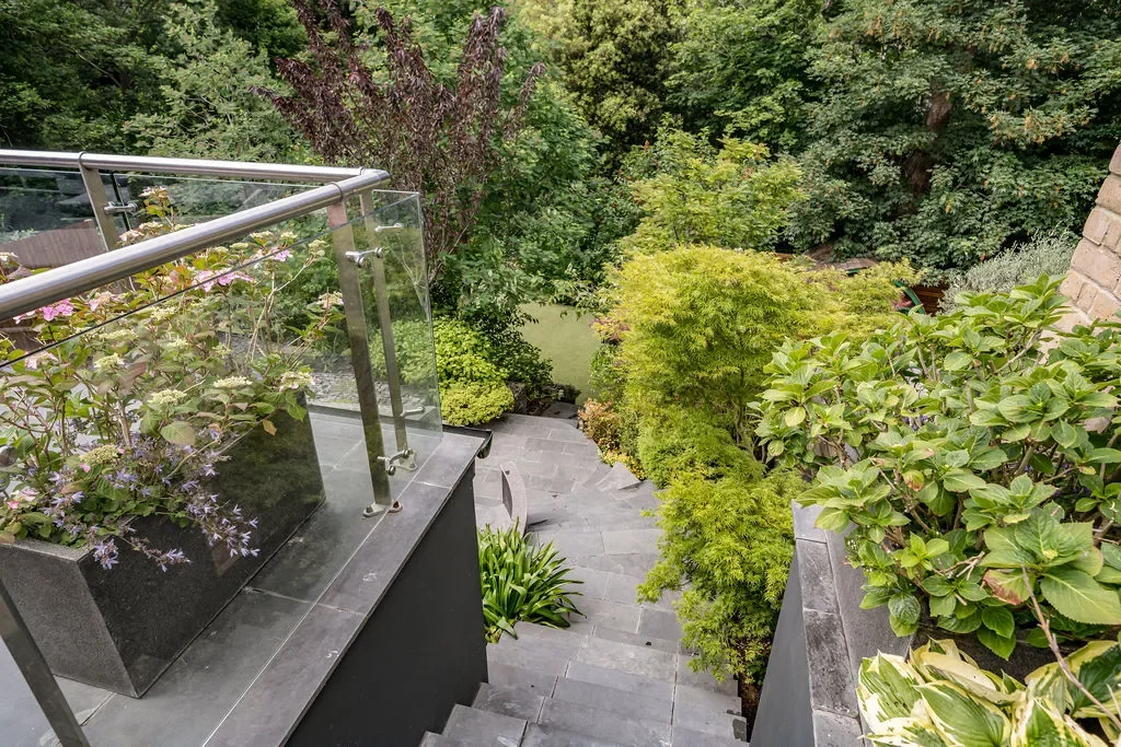 Exterior photo 6
