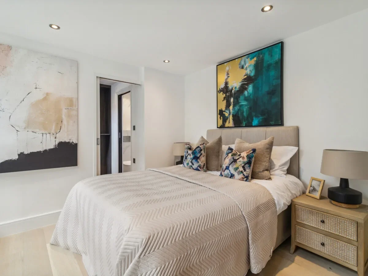Berkeley Mews, London, W1H, London, England, United Kingdom. - Photo 2