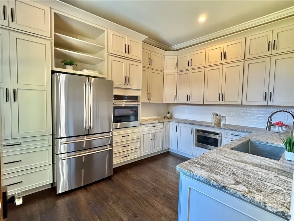 111 E 49th Street, Savannah, Georgia, United States. - Photo 11