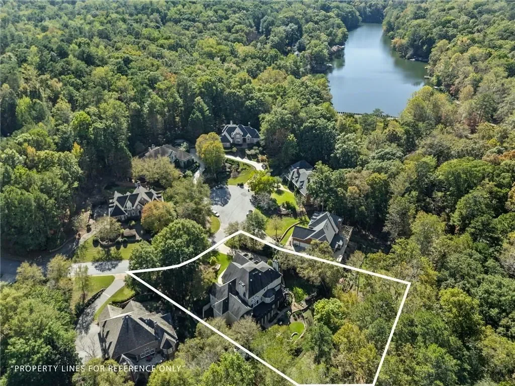 1655 Misty Oaks Drive, Atlanta, Georgia, United States. - Photo 61