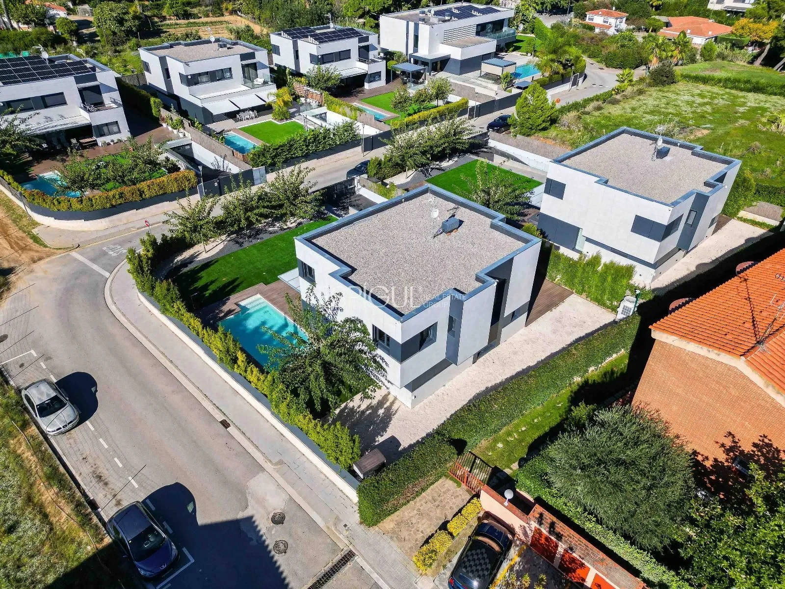 Exterior photo 3