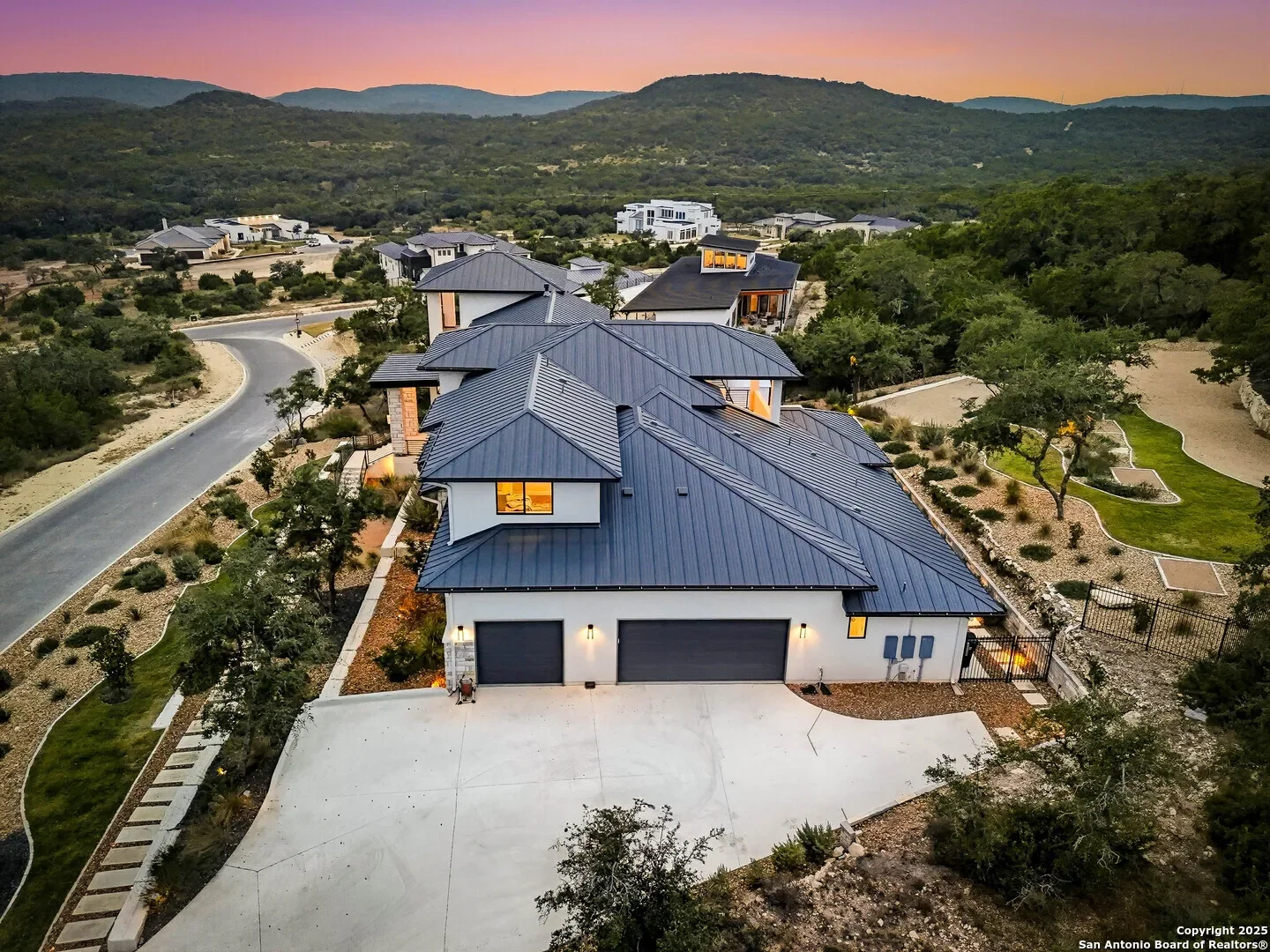 Exterior photo 8