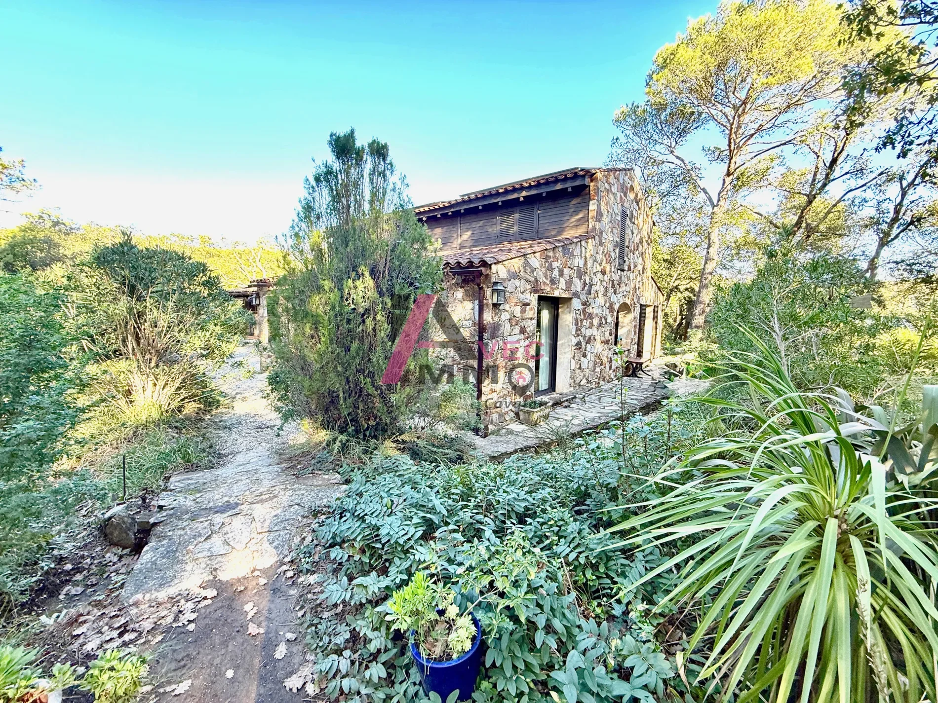 Exterior photo 2