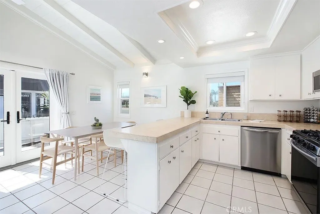 203 Cedar Street A & B, Newport Beach, California, United States. - Photo 2