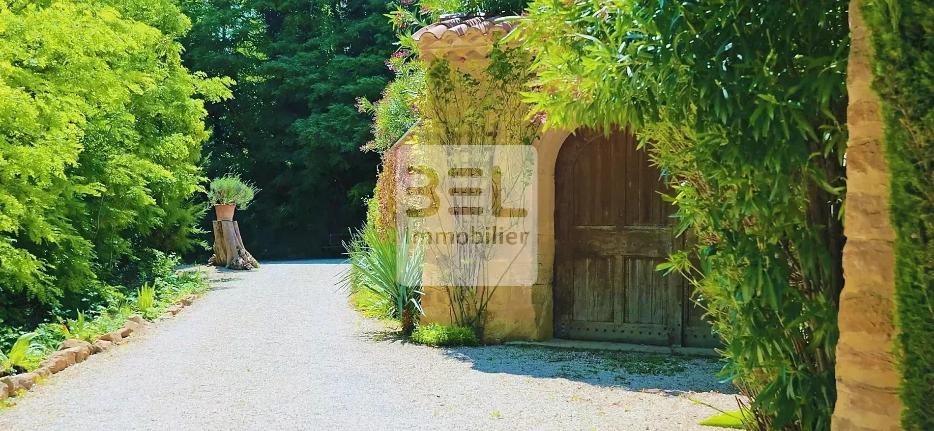 Exterior photo 4