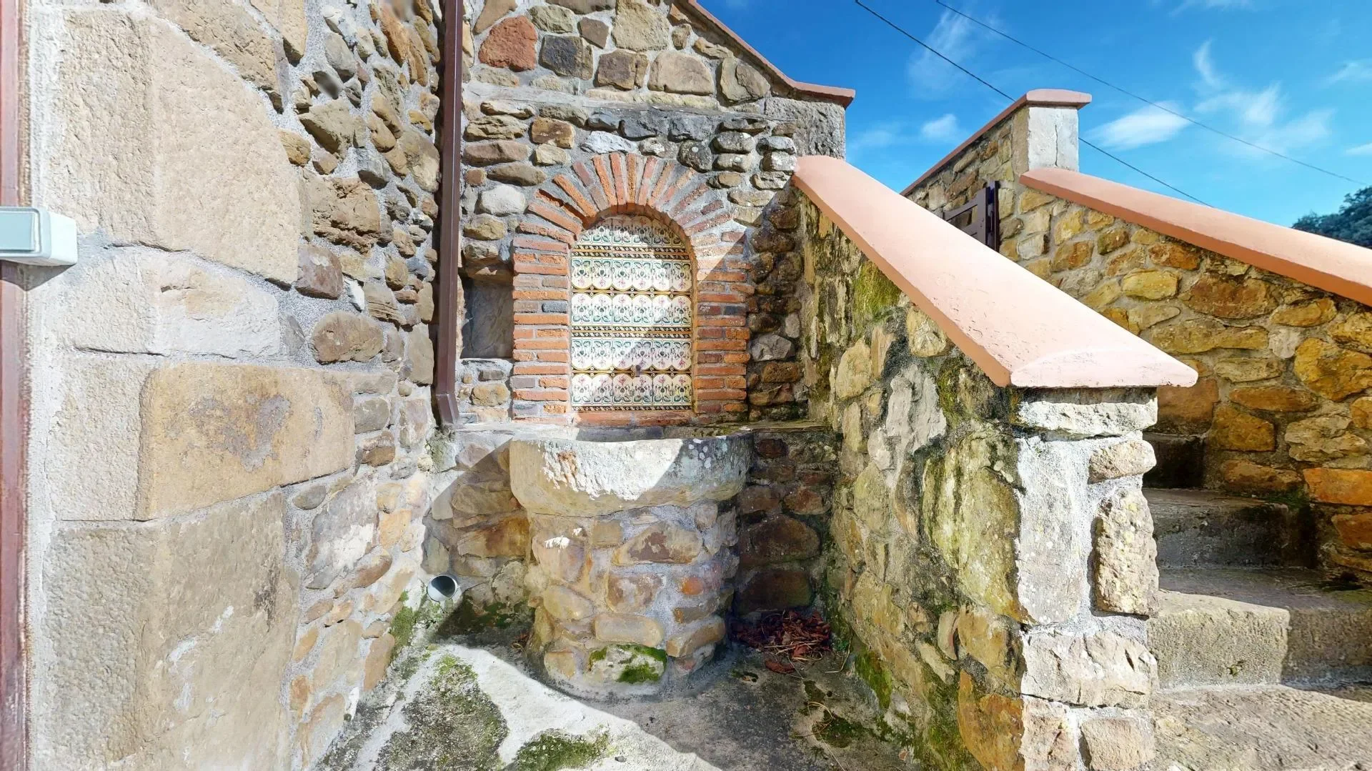 Exterior photo 3