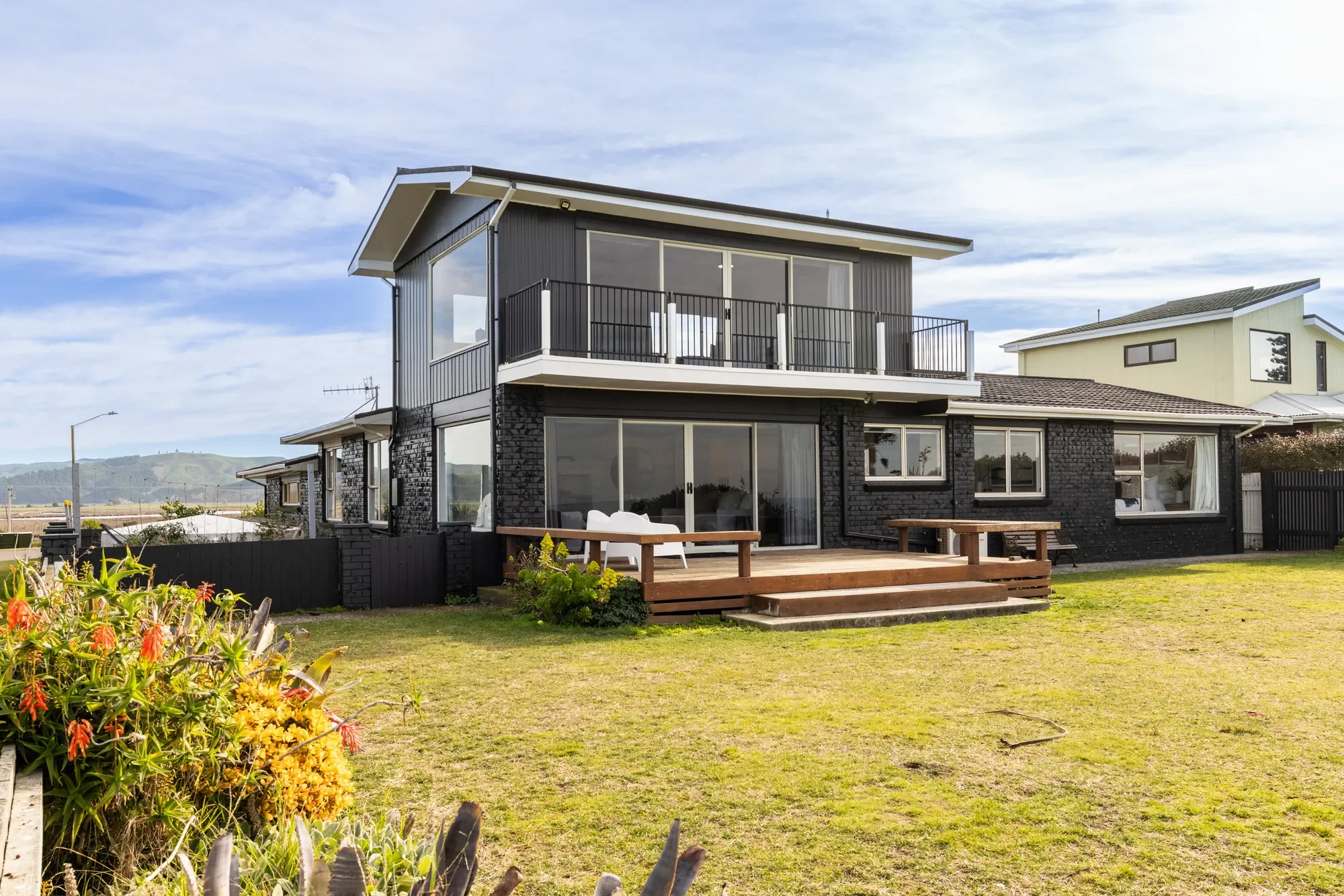 Exterior photo 9