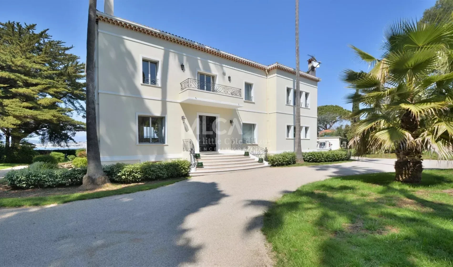 Exterior photo 6