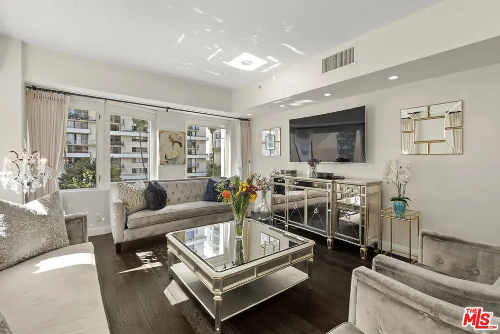 10520 Wilshire Boulevard 407, Los Angeles, California, United States. - Photo 3