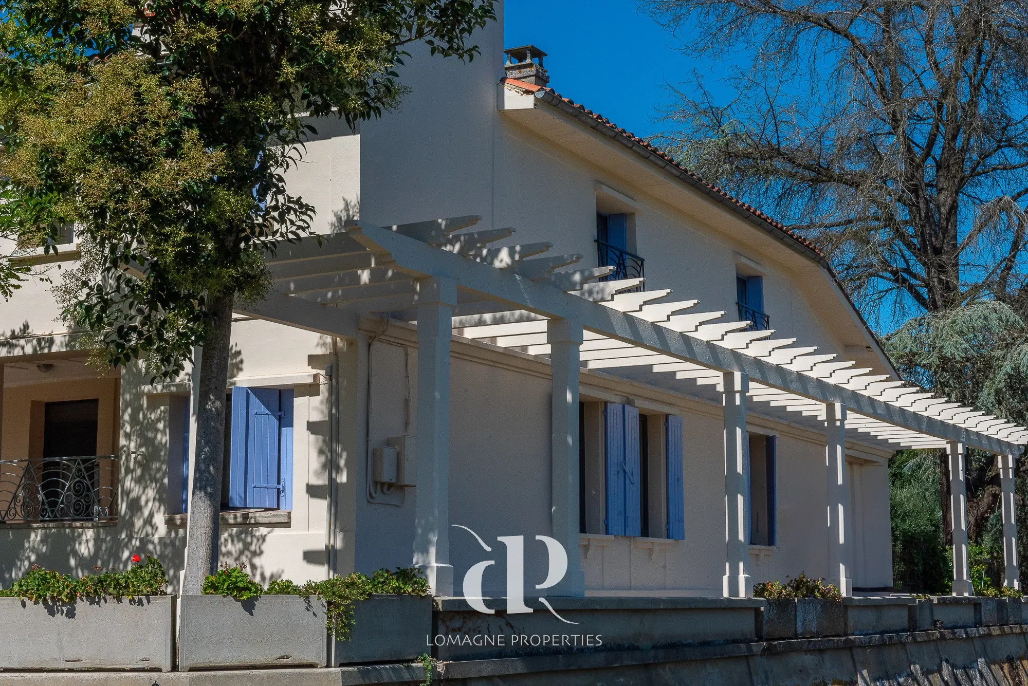 Exterior photo 11