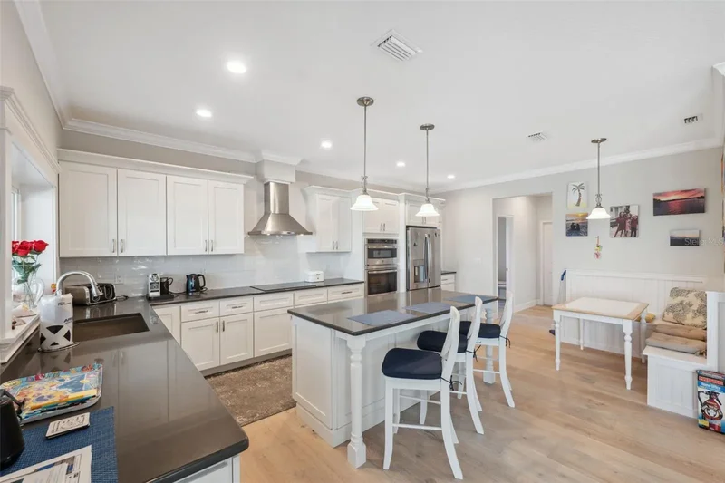 727 KEY ROYALE DRIVE, Holmes Beach, Florida, United States. - Photo 14