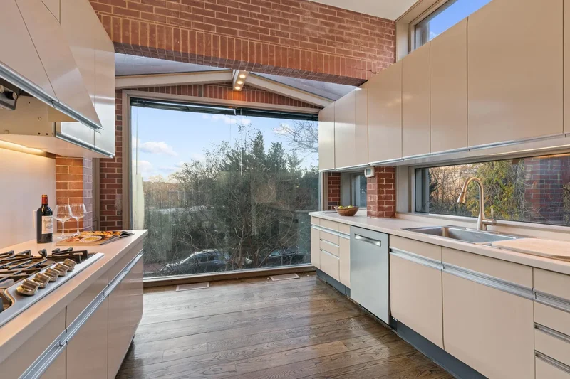 901 26th Street NW, Washington, DC 20037, Washington, District of Columbia, United States. - Photo 19