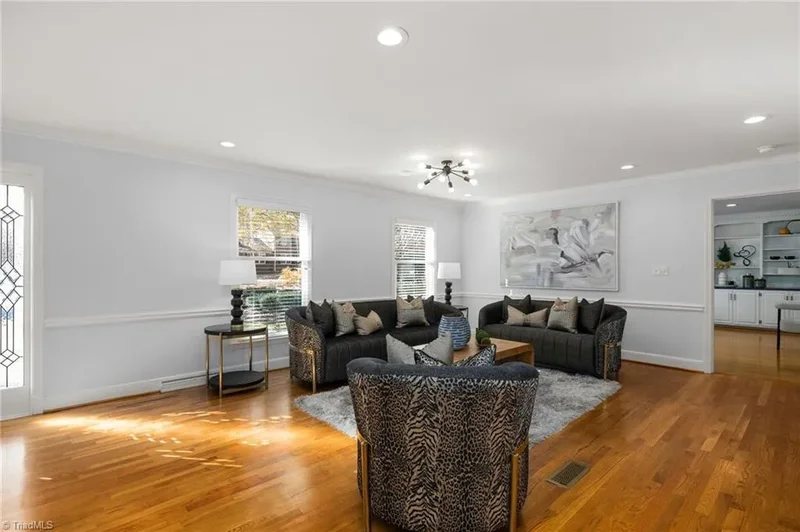 32 Kemp Road E, Greensboro, North Carolina, United States. - Photo 11