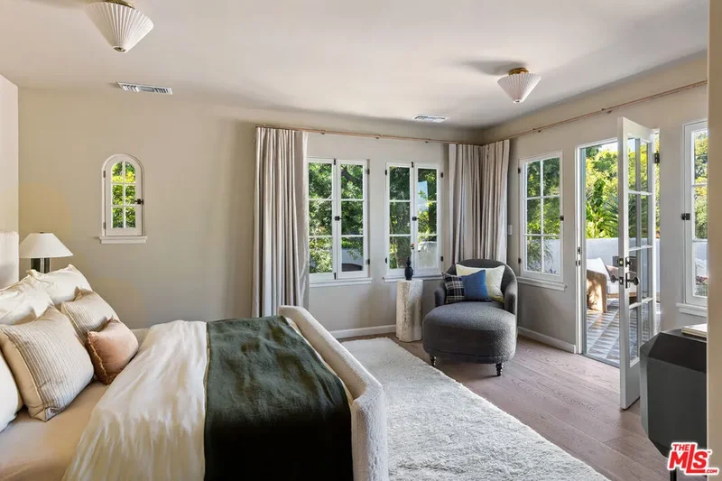 1982 N Normandie Avenue, Los Angeles, California, United States. - Photo 16