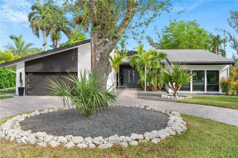 15600 Light Blue CIR, FORT MYERS, FL 33908, Fort Myers, Florida, United States. - Photo 3