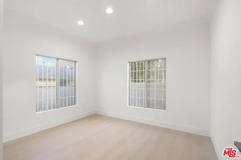 800 S Bronson Avenue, Los Angeles, California, United States. - Photo 25