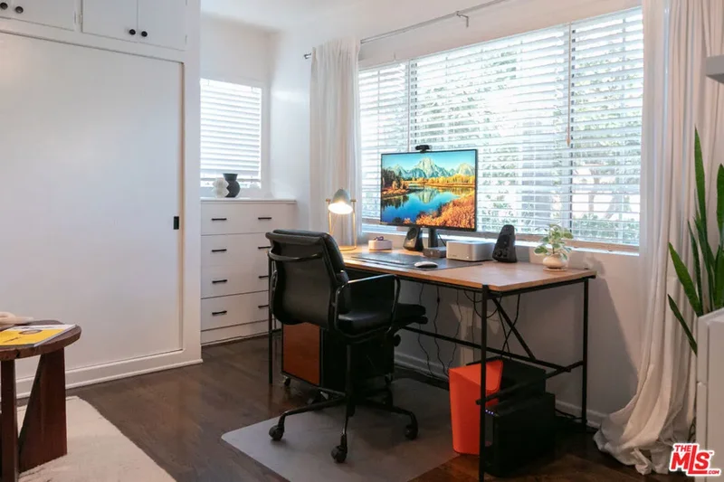 2415 8th Avenue, Los Angeles, California, United States. - Photo 43