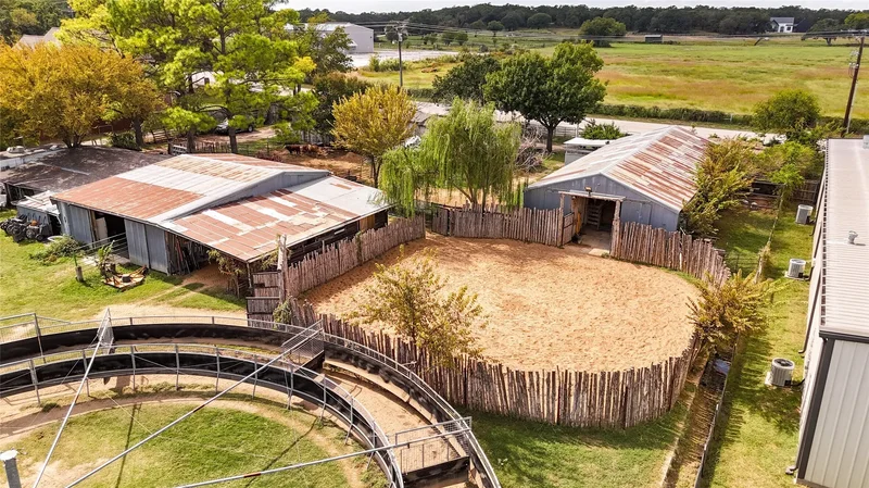 11995 Hilltop Road, Argyle, TX 76226, Lantana, Texas, United States. - Photo 11