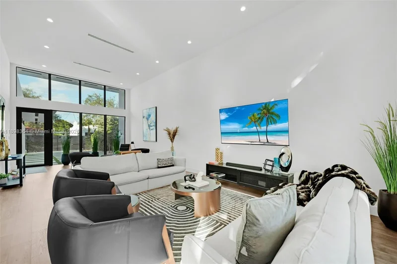 530 NW 41st St, Miami, Florida, United States. - Photo 13