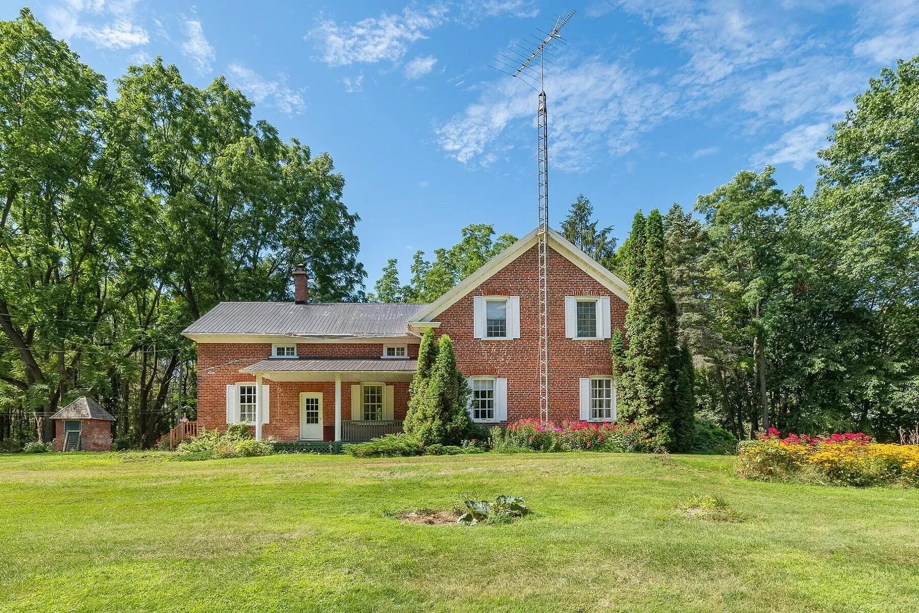 Exterior photo 5
